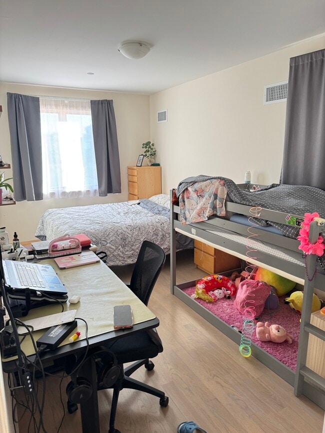 Foto del edificio - 9838 Eckford Ave