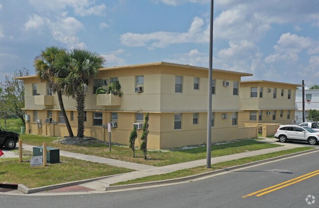 Building Photo - 902-910 2nd St N