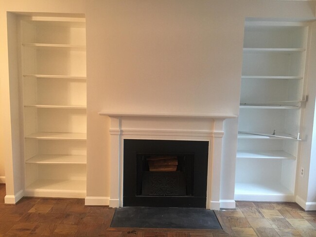 living room - 800 S Saint Asaph St