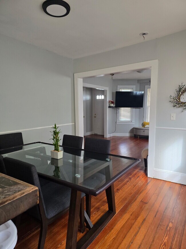 Building Photo - 175 Wilson St