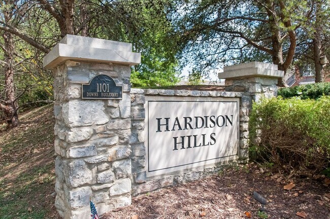 Foto del edificio - Charming 2-Bed Townhome in Hardison Hills