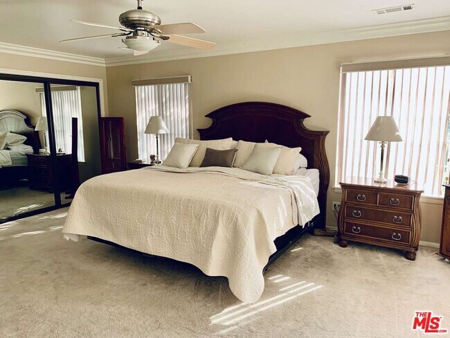 Foto del edificio - 1018 Ridge Heights Dr
