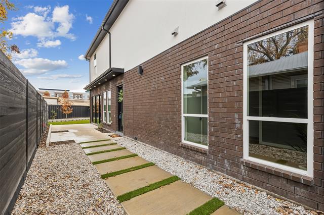 Building Photo - 2724 Hondo Ave