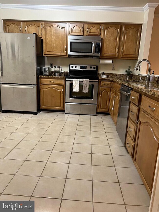 5705 Mayfair Manor Ct, North Bethesda, MD 20852 Room for Rent in North Bethesda, MD