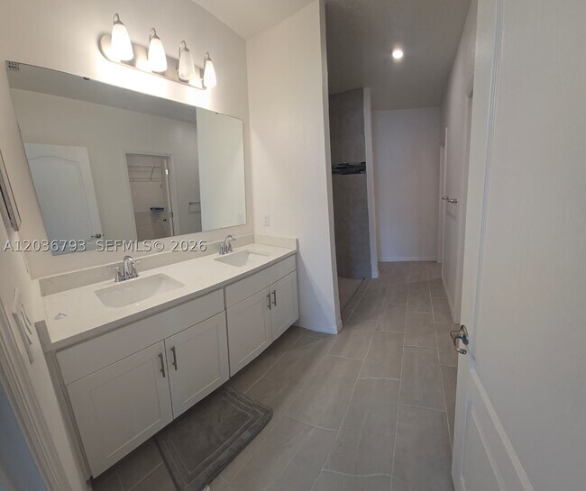 Building Photo - 10500 SW Vasari Way