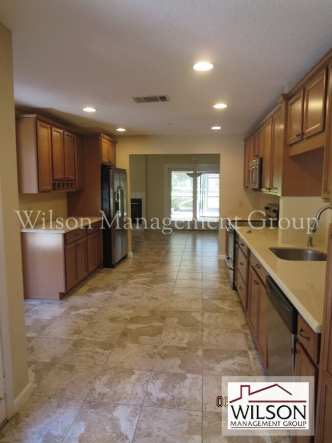 Building Photo - 3 br, 3 bath House - 458 Devon Place