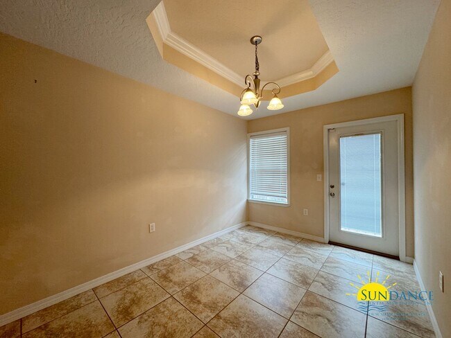 Building Photo - Beautiful 3 bedroom single story 5 minutes...