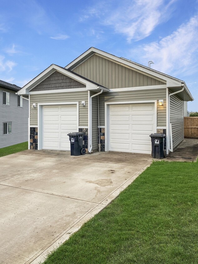 Photo principale - 9717 B 112 Ave