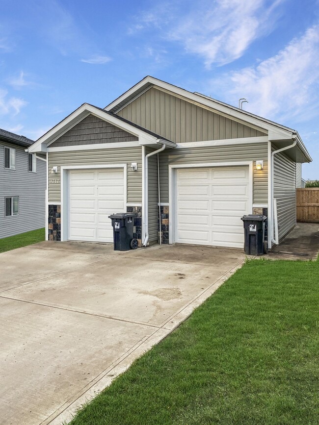 Building Photo - 9717 B 112 Ave