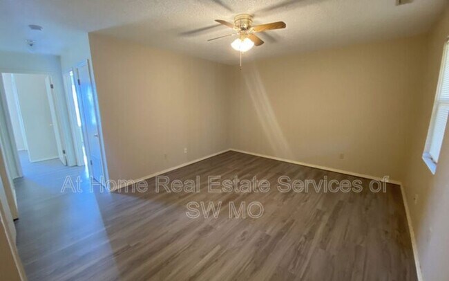 Foto del edificio - 1636 N Benton Ave