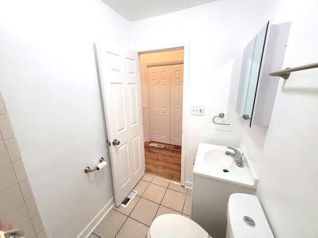 Building Photo - 7552 S Parnell