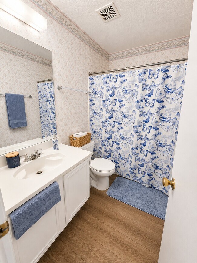 Foto del edificio - 1717 Shady Creek Dr