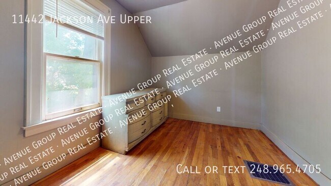 Foto del edificio - 11442 Jackson Ave