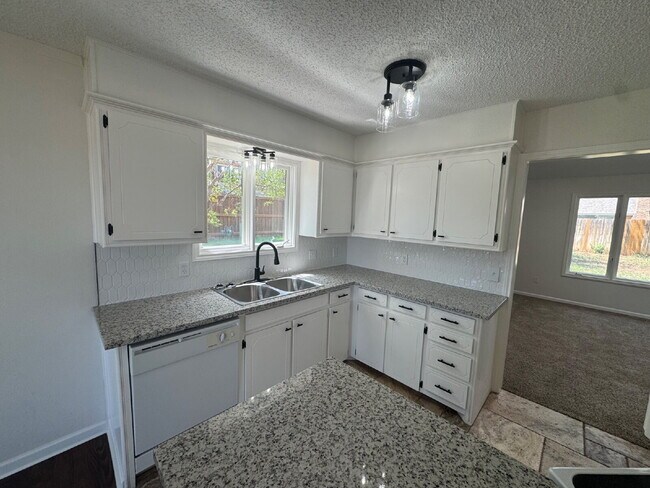 Foto del edificio - Beautiful 2 Story Home Across the Street From Preston Elementary!