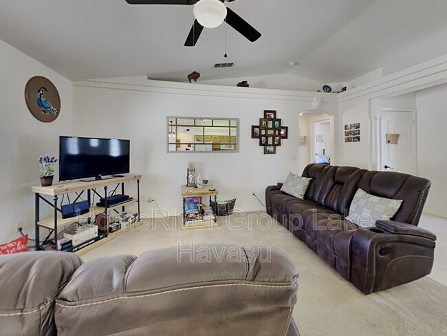 Foto del edificio - 2892 Daytona Ave