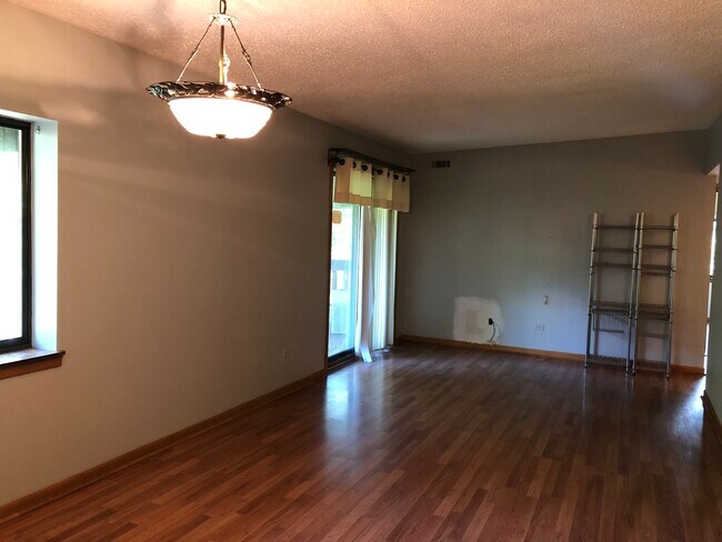 Foto del edificio - 1109 E Division St