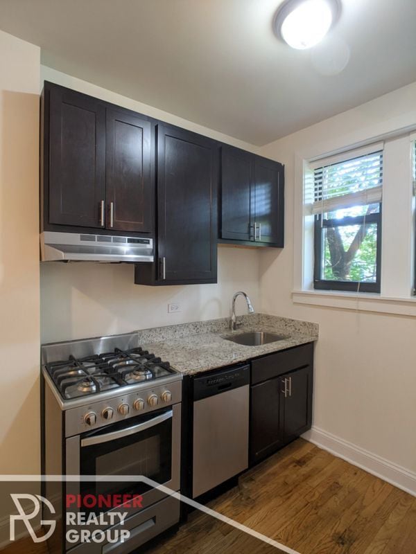 Building Photo - 4034 N Ashland Ave