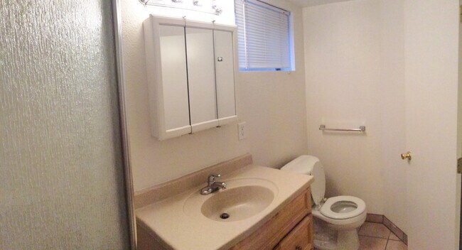 Building Photo - 700/702 South Lashley Lane