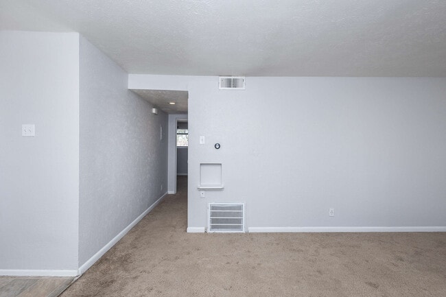 Interior Photo - The Points at California 29