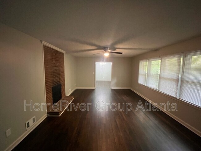 Foto del edificio - 2466 Dodson Dr
