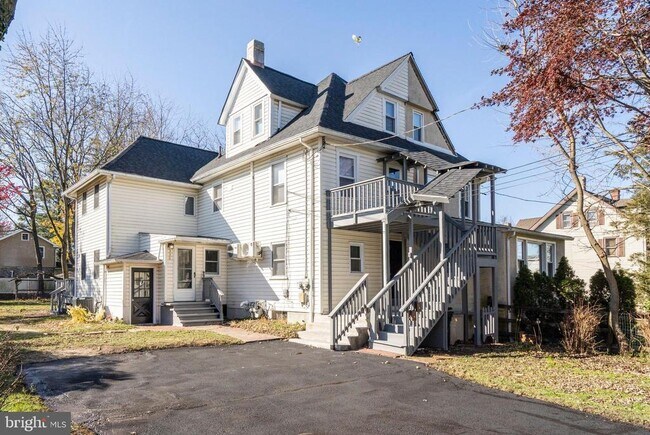 Building Photo - 338 Poplar Ave