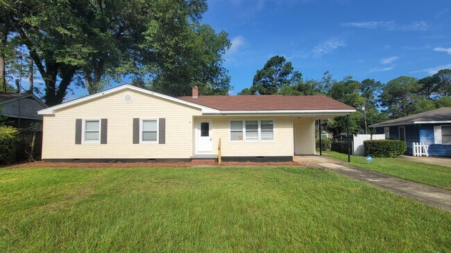Building Photo - 2010 Melrose Dr