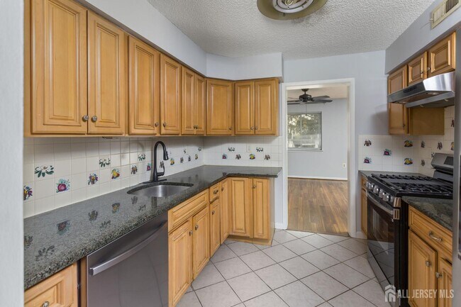 Foto del edificio - 113 Thoreau Dr