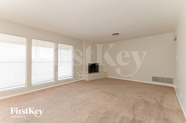 Foto del edificio - 518 E Fairway Rd