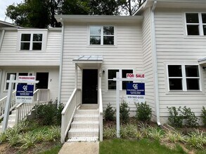 Building Photo - 212 N Peartree Ln
