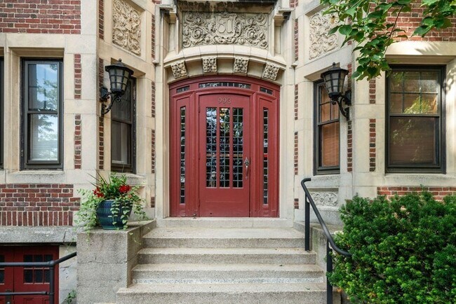 Foto del edificio - 992 Memorial Dr