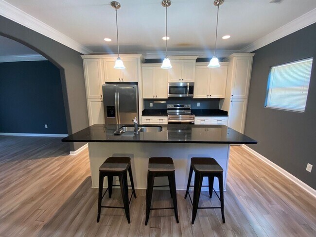 Building Photo - Stunning 4 Bedroom Home Located near Littl...