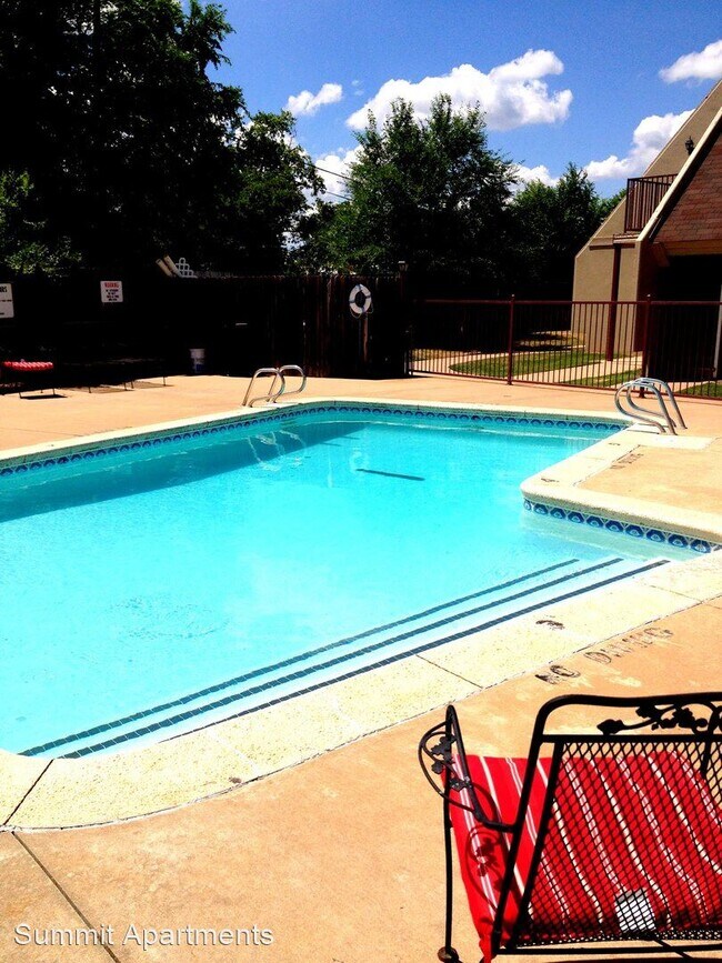 Building Photo - 411 W K Pl