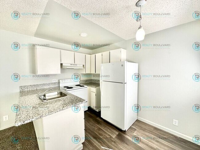Foto del edificio - Charming 1-Bedroom Retreat with Stylish Fi...