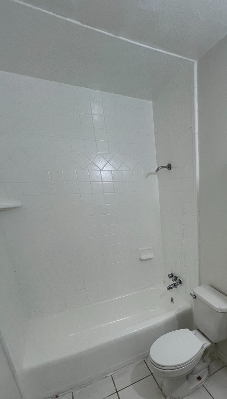 Building Photo - 831 E Stratford Ave