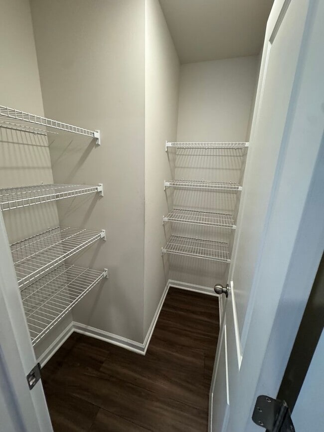 Foto del edificio - 5BR w/ Backyard & Driveway in Camden, SC