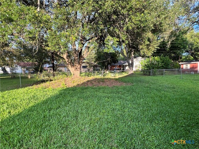 Foto del edificio - 4612 Camellia Ln