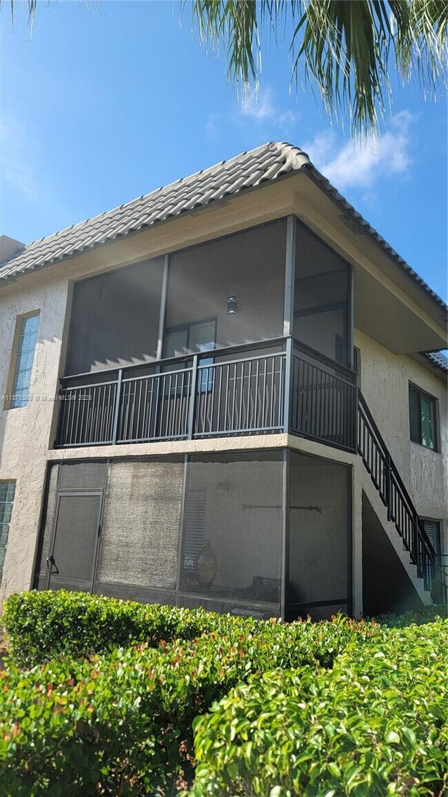 Building Photo - 330 Racquet Club Rd