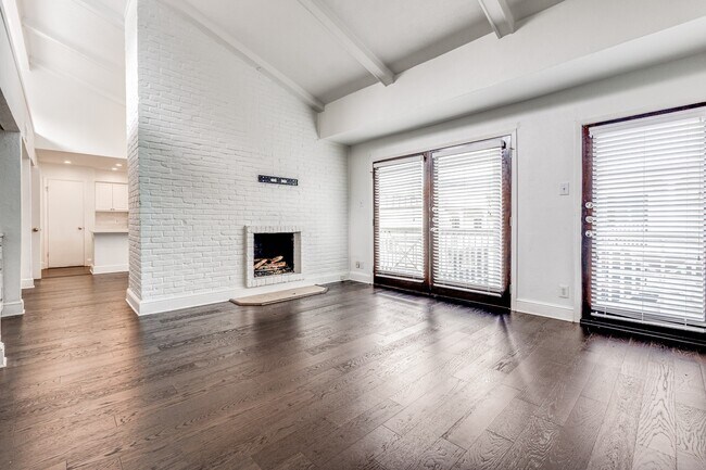 Foto del edificio - 5932 Sandhurst Ln