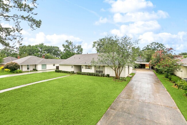 Foto del edificio - 12037 Oak Haven Ave