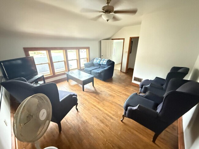 Foto del edificio - 2482 Bangs St