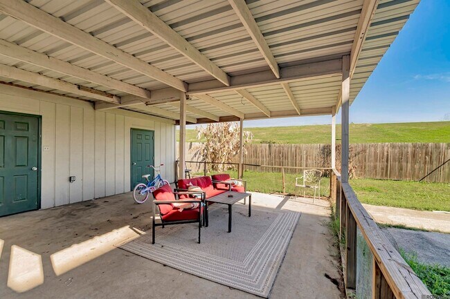 Foto del edificio - 550 S River Rd