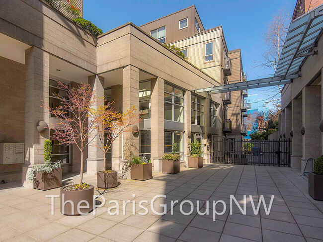 Building Photo - 1410 E Pine St