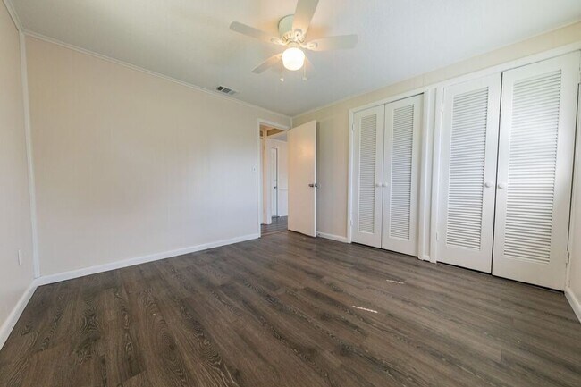 Foto del edificio - 907 Lake Jessie Dr