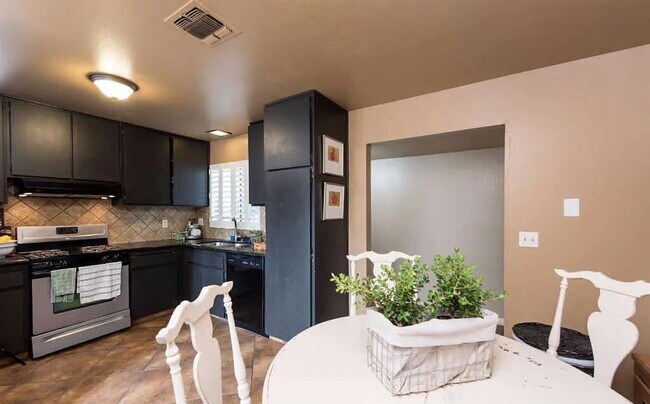 Foto del edificio - Beautiful one Bathroom unit in Fresno. Close to Fig Garden Village and River Park.