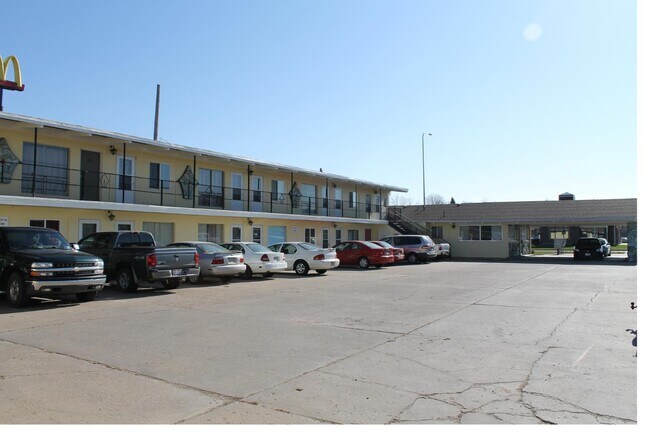 Foto del edificio - 112 E Cherry St