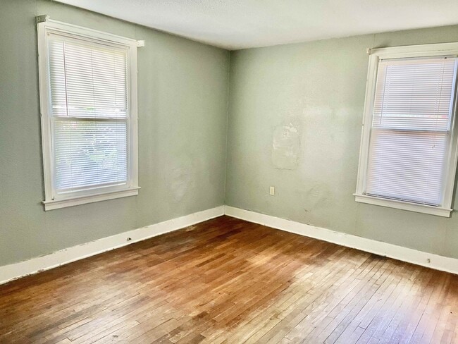 Building Photo - 5812 Beechwood Dr
