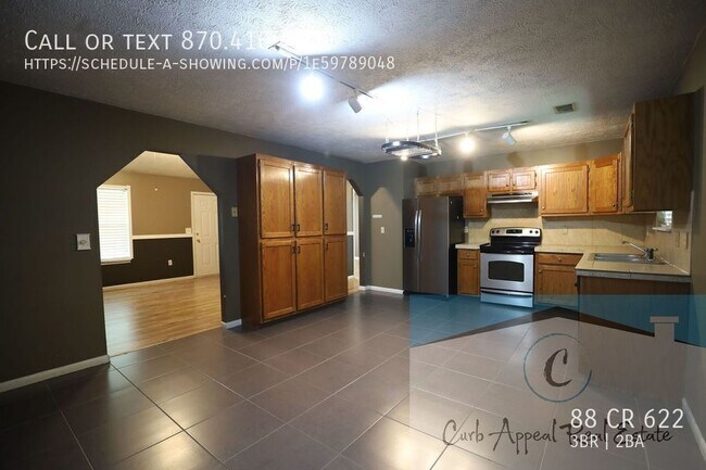 Building Photo - Move in special $900!! 3 bed / 2 bath home...