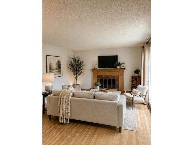 Foto del edificio - 16525 Tonkaway Rd
