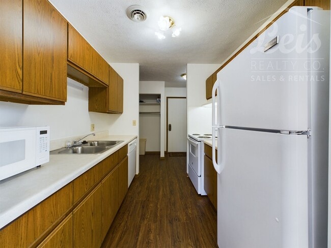 Building Photo - 534 Stonecastle Ct