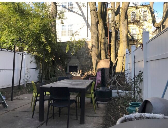 Foto del edificio - 710 6th St